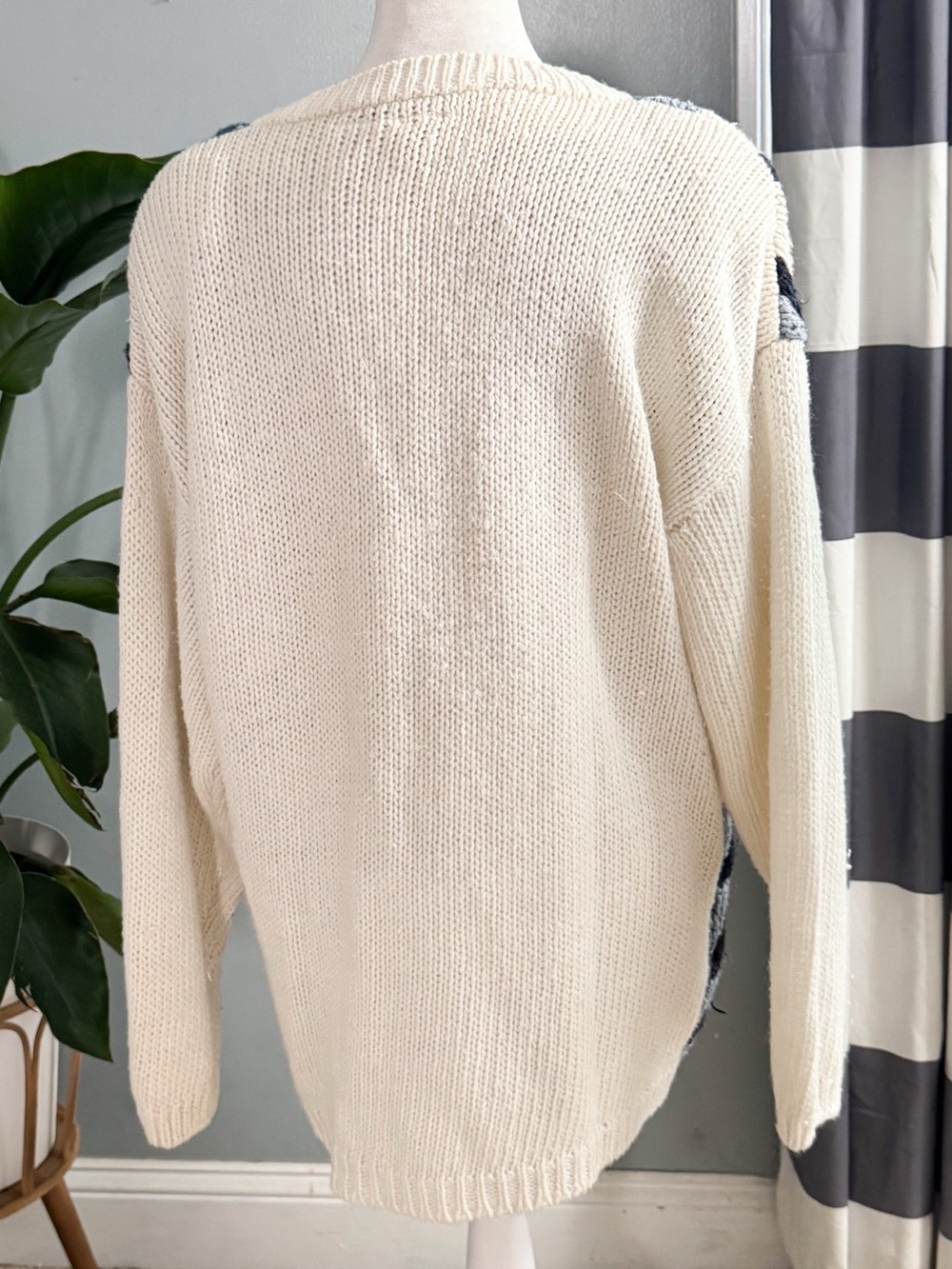Vintage Huntington Ridge Hand-Knit Sweater with Floral & Geometric Pattern - XL - Picture 4 of 9